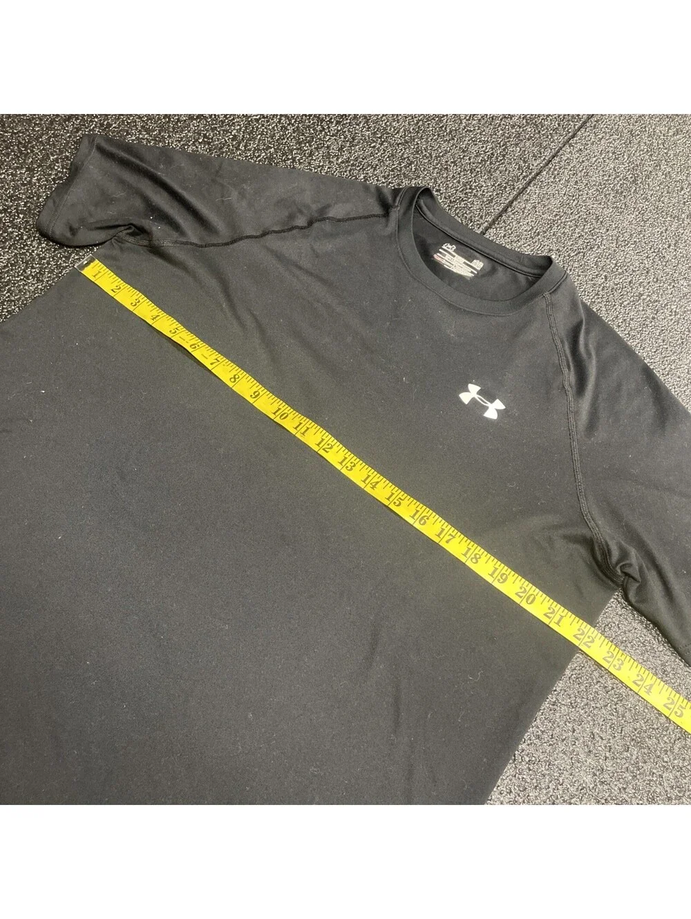 Under Armour Mens Sz Large HeatGear Loose Fit Black Short Sleeve Workout Shirt